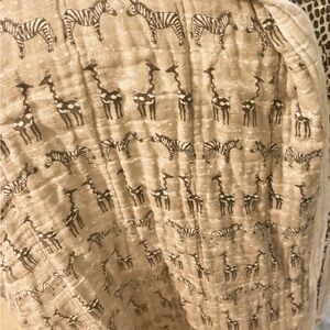 aden + anais wild animal Print Dream Blanket